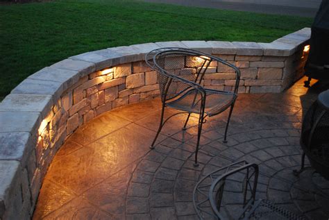 paver seating wall with lights